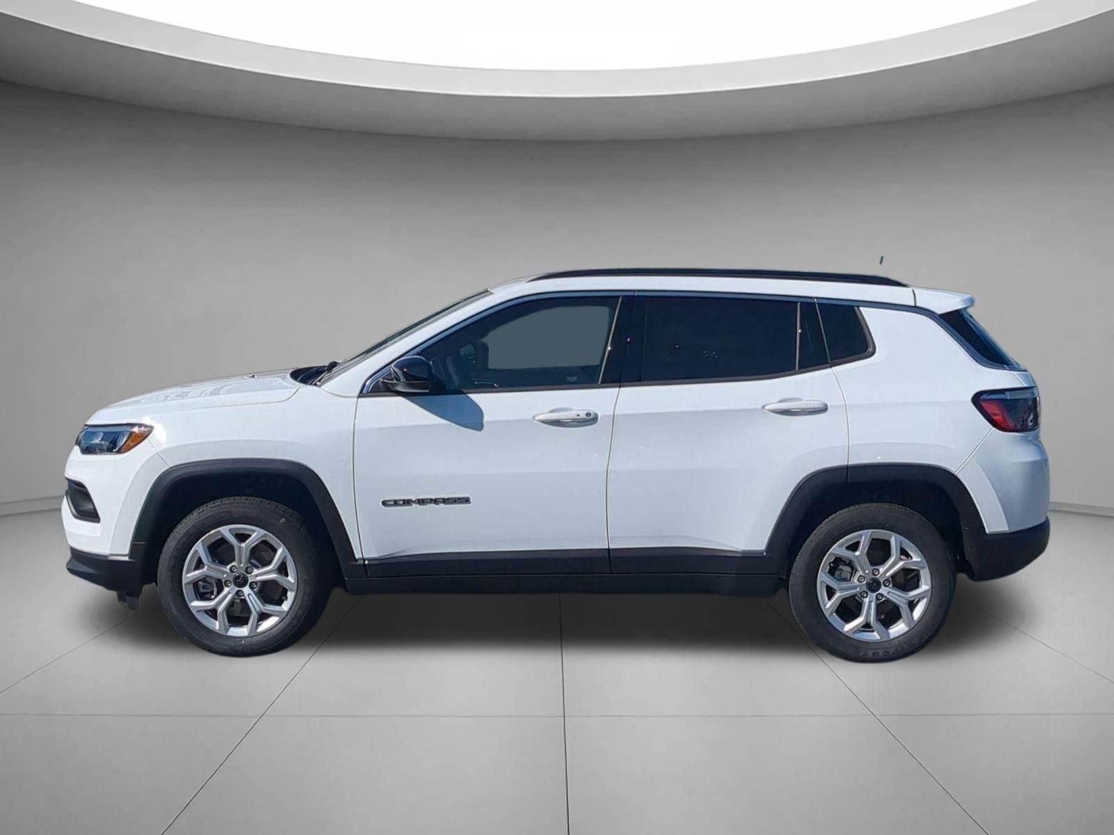 Used 2026 Bright White Clearcoat Jeep Latitude image 2