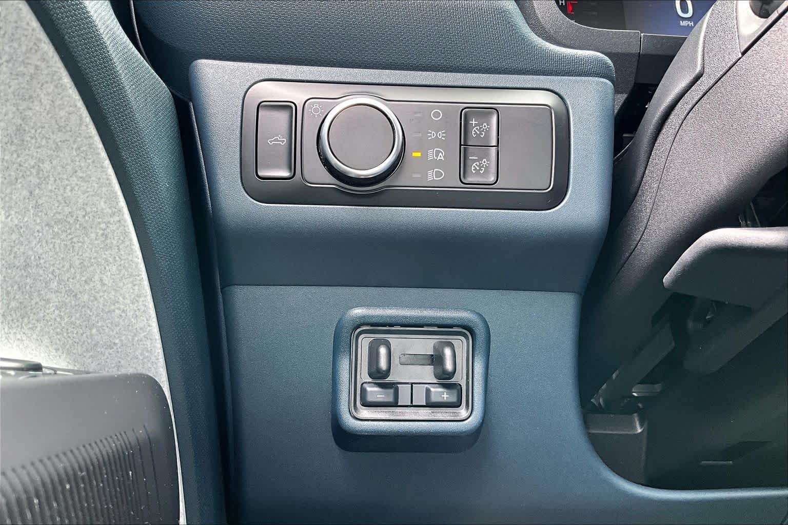 Used 2025 Carbonized Gray Metallic Ford XLT image 34