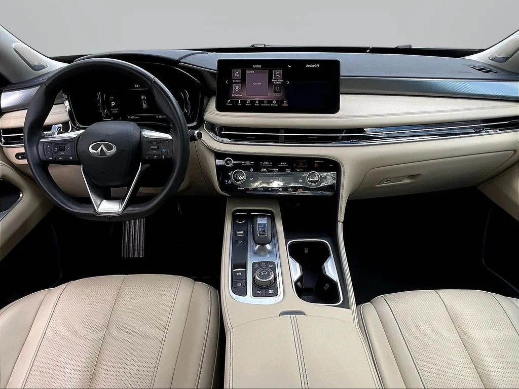 Used 2025 Black INFINITI LUXE image 9