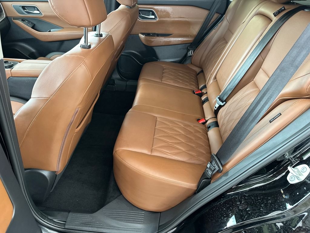 Used 2026 Black Nissan Platinum image 21