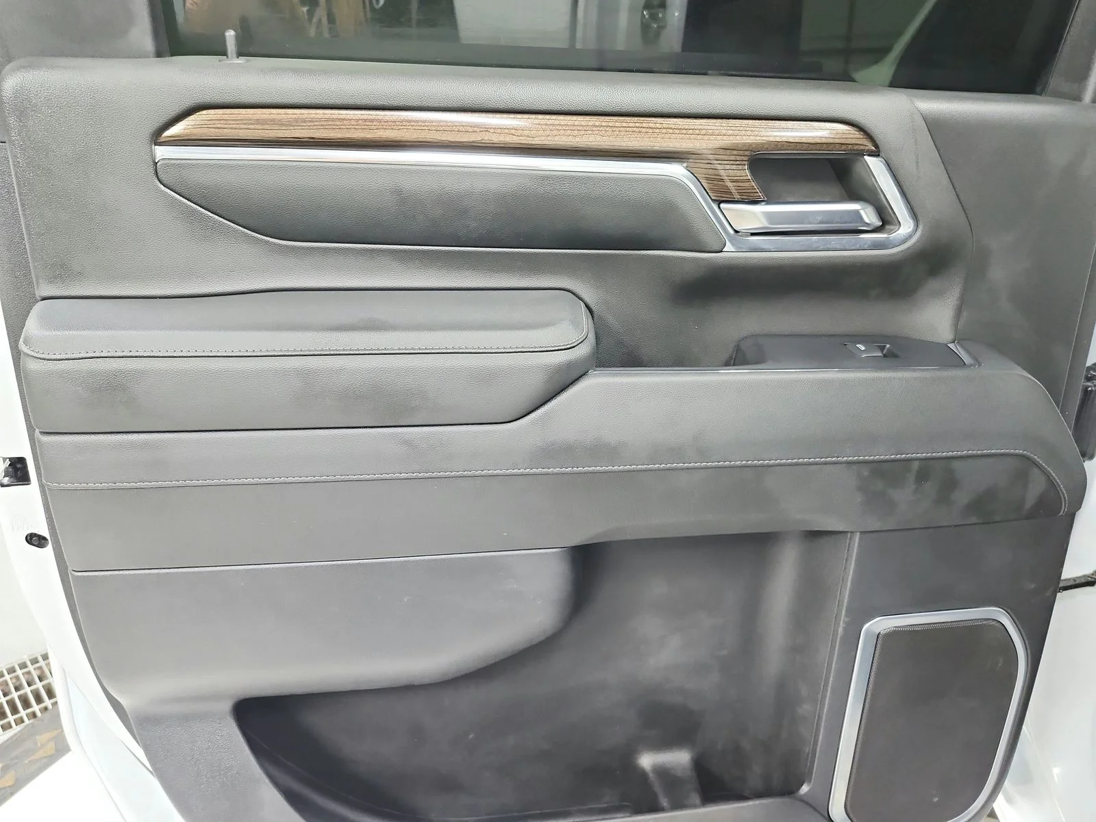 Used 2024 White Chevrolet LT image 40