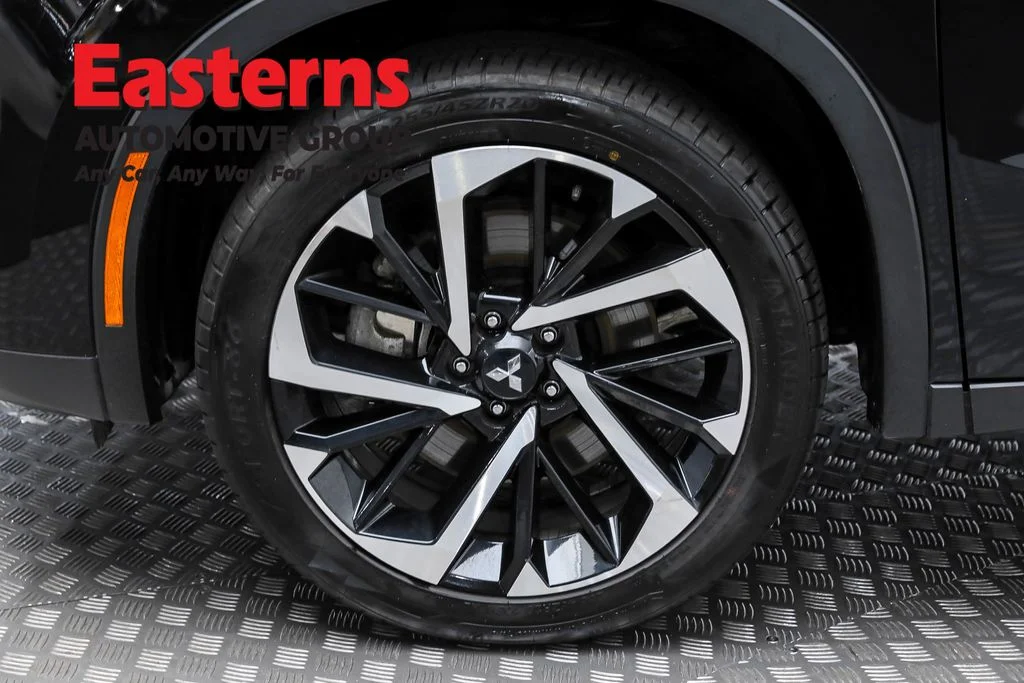 Used 2023 Black Mitsubishi SE image 31