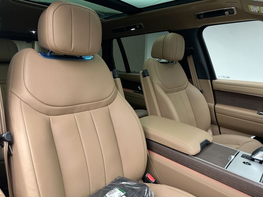 New 2026 Fuji White Land Rover SE image 6