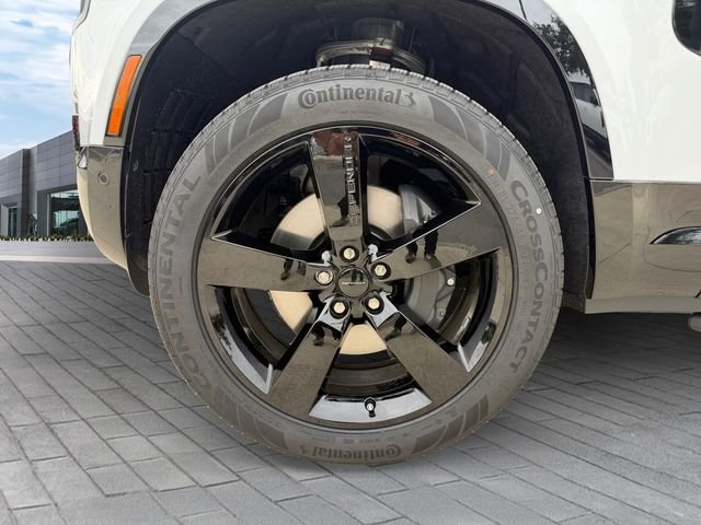 New 2026 Fuji White Land Rover X-Dynamic SE image 9