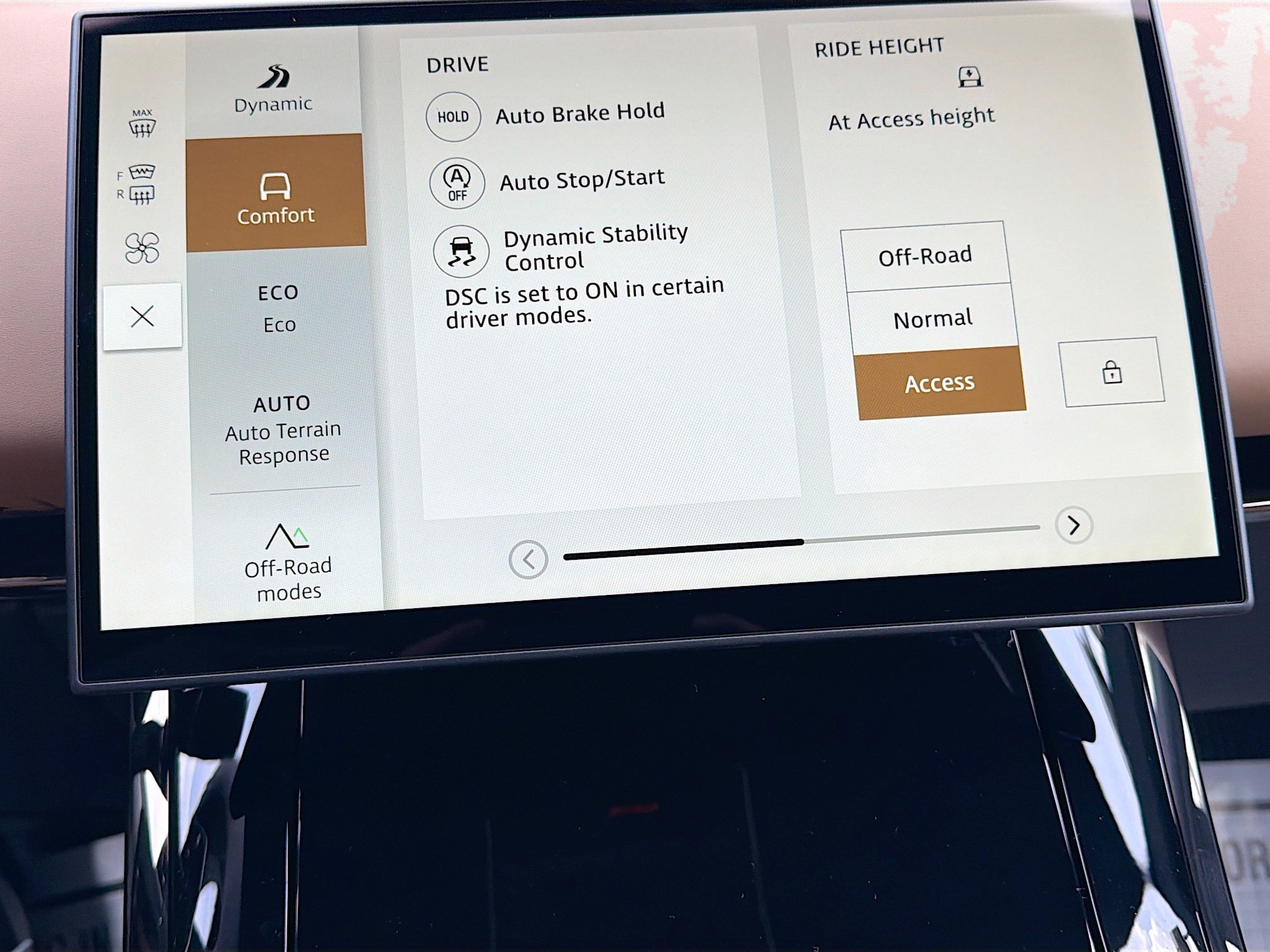 New 2026 Fuji White Land Rover SE image 30