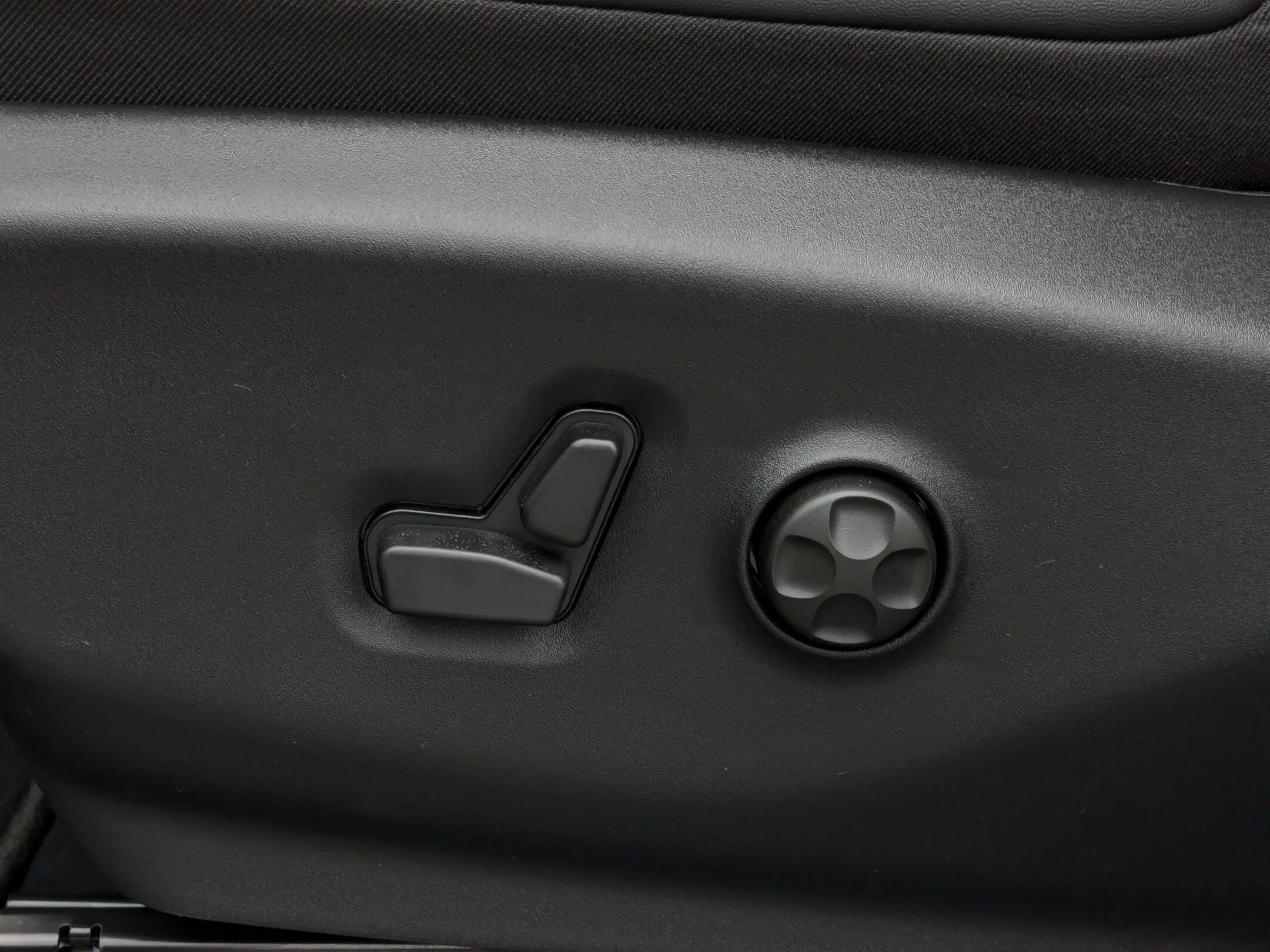 New 2026 Black Chrysler SXT - - FWD - Power Liftgate - Power Sliding Doors - Leather & More! image 15
