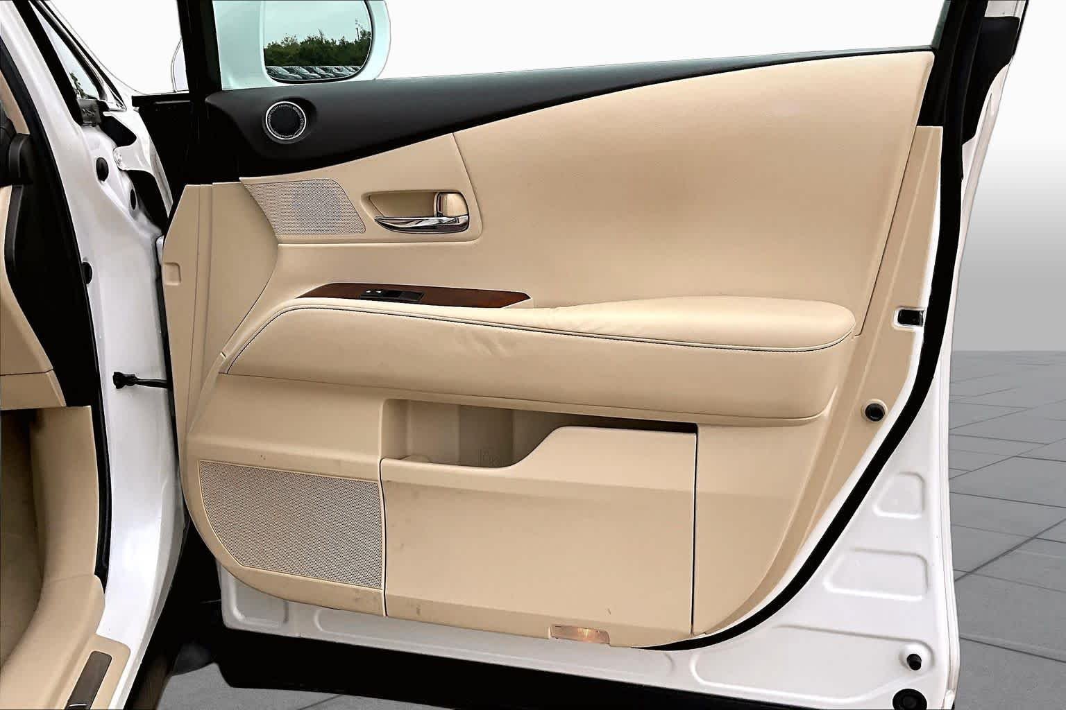 Used 2015 Starfire Pearl Lexus  image 23