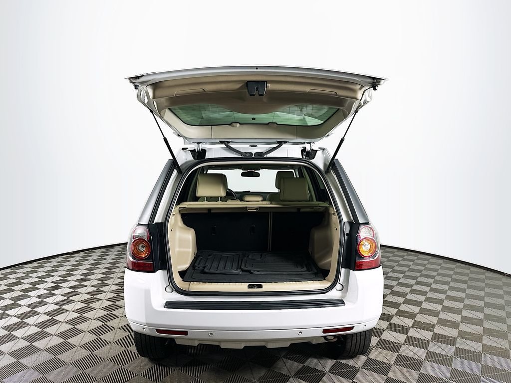 Used 2013 Fuji White Land Rover  image 26
