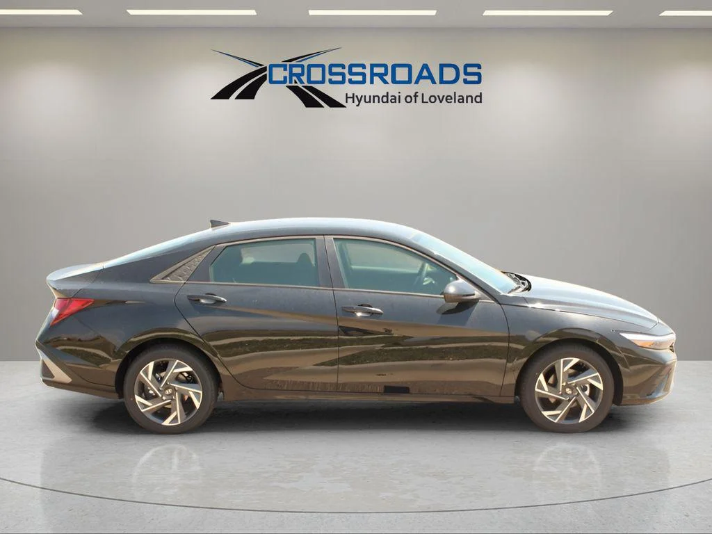 2025 Hyundai Elantra SEL - Photo 6