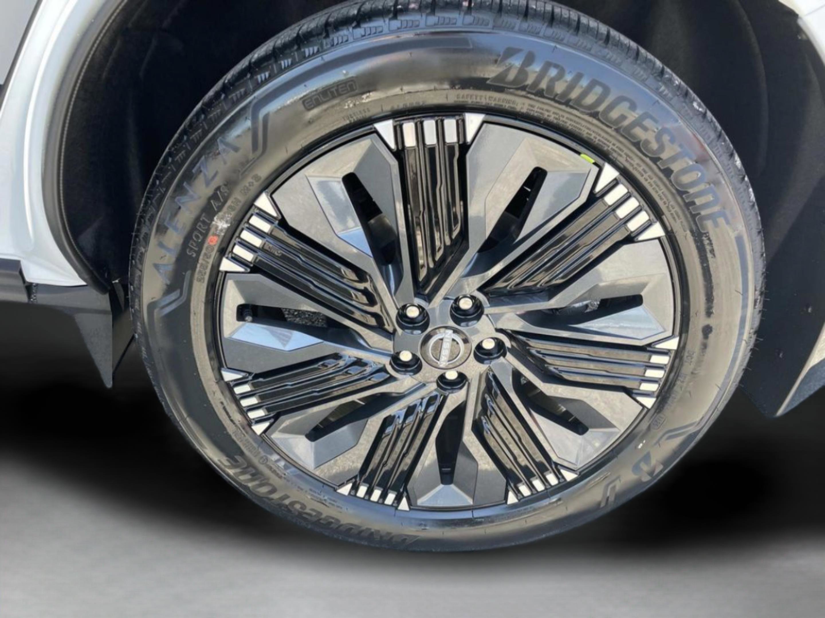 New 2026 Everest White Pearl TriCoat / Super Black Two-tone Nissan Platinum image 29