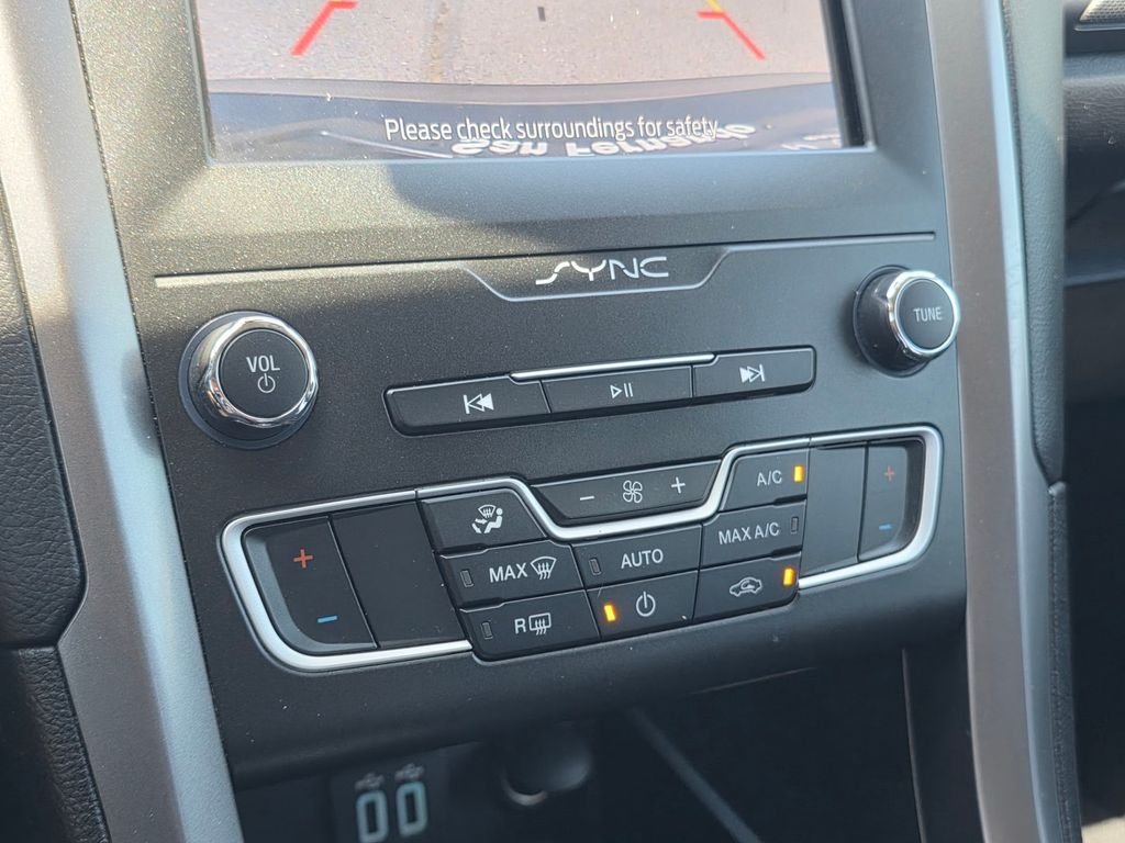 Used 2020 Black Ford SE image 27