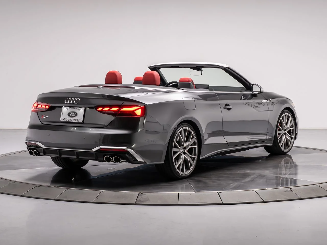 Used 2024 DAYTONA GRAY PEARL EFFECT Audi Premium Plus TFSI quattro Tiptronic image 5