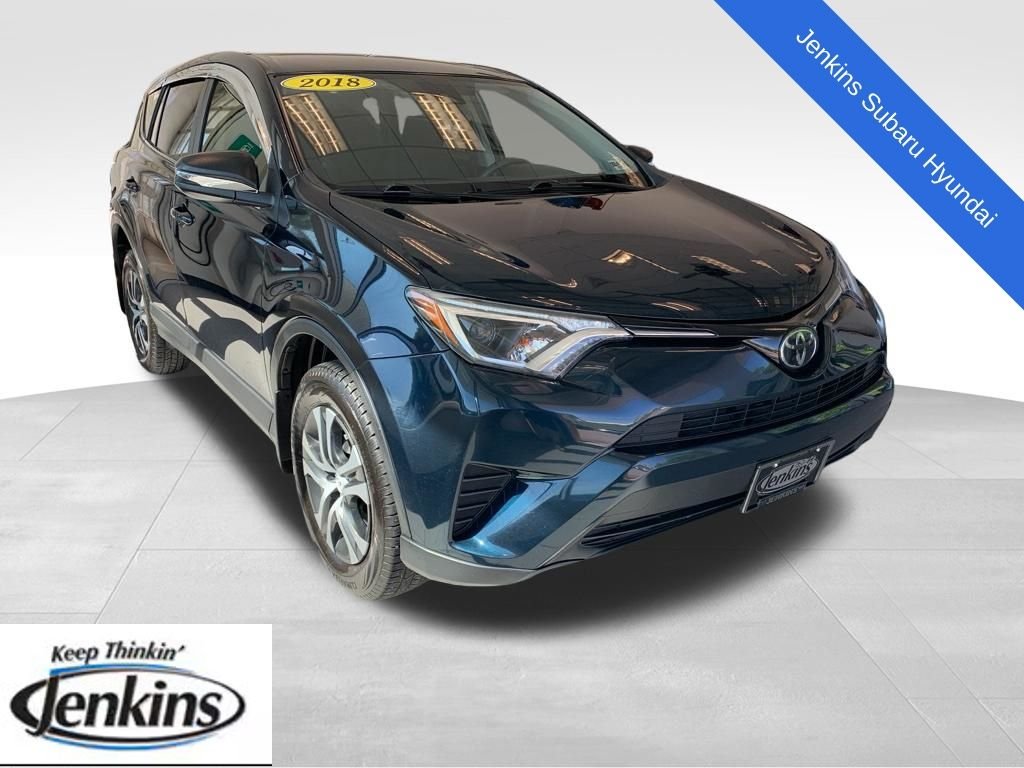 2018 Toyota RAV4 LE AWD's photo
