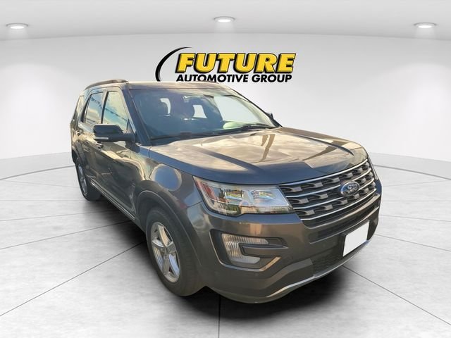 Used 2017 Gray Ford XLT image 1