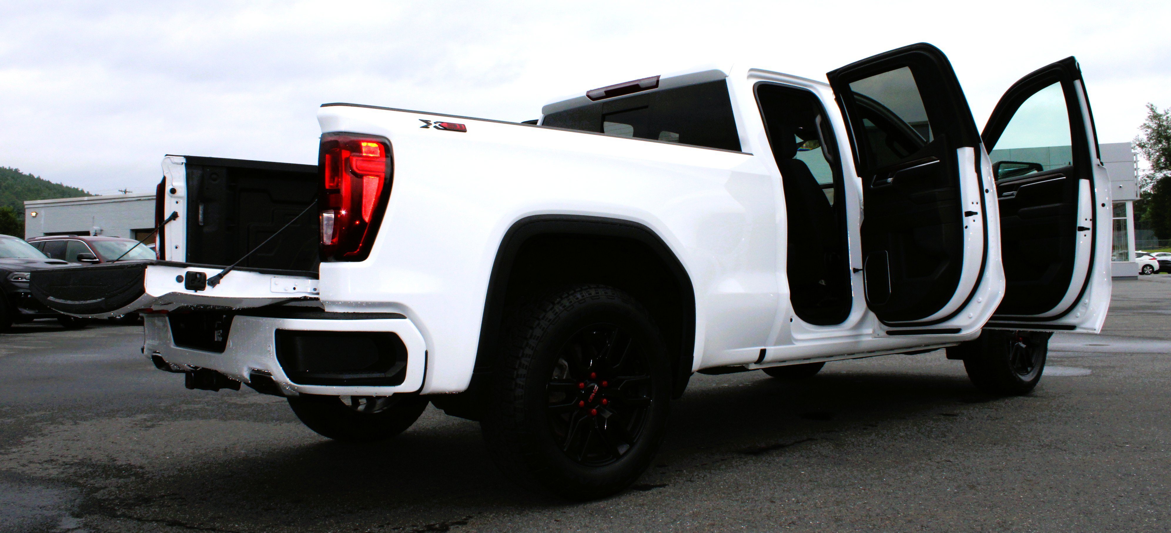 Used 2023 Summit White GMC Elevation image 17