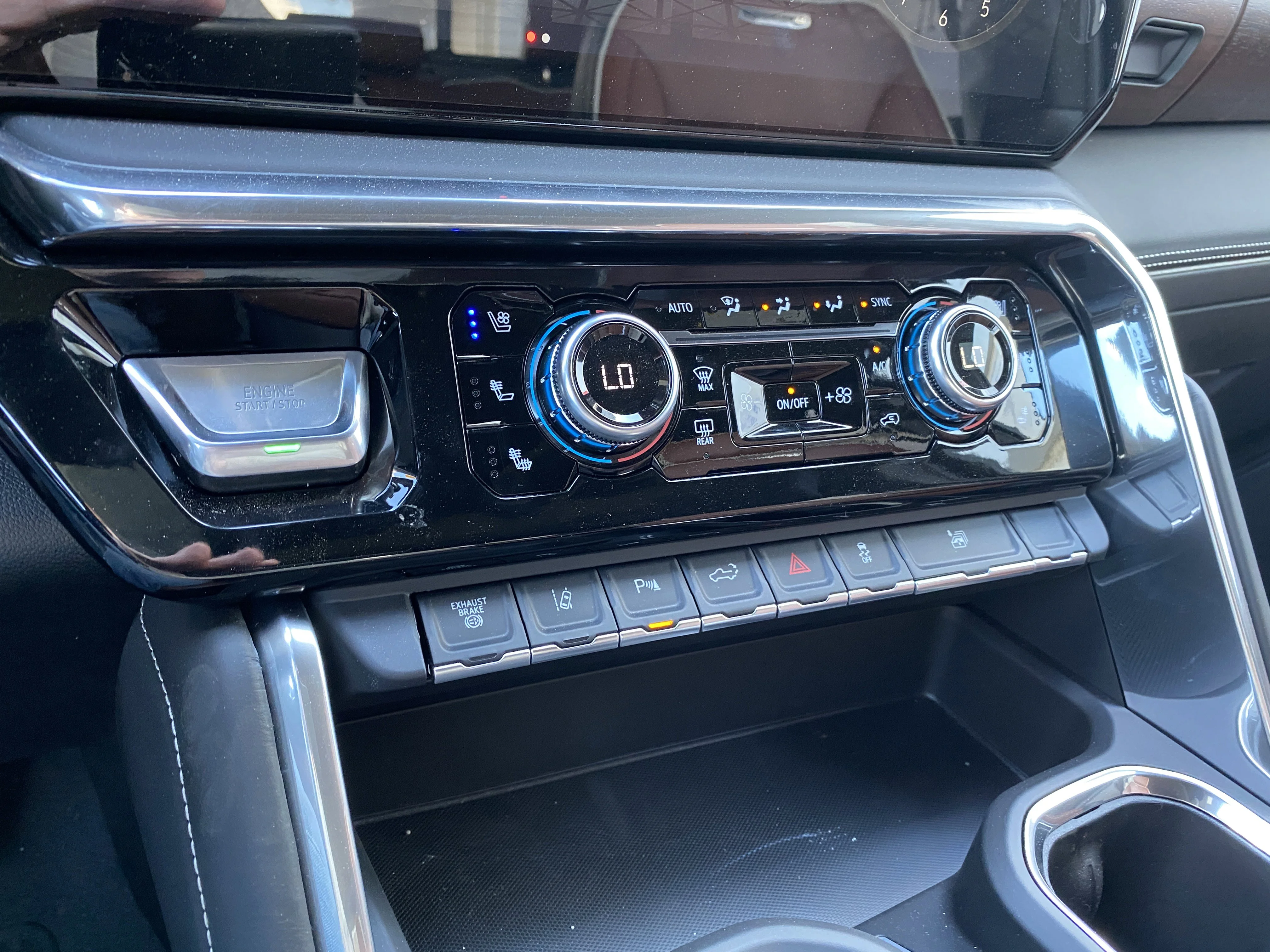 New 2026 GLACIER WHITE TRICOAT GMC Denali Ultimate image 24
