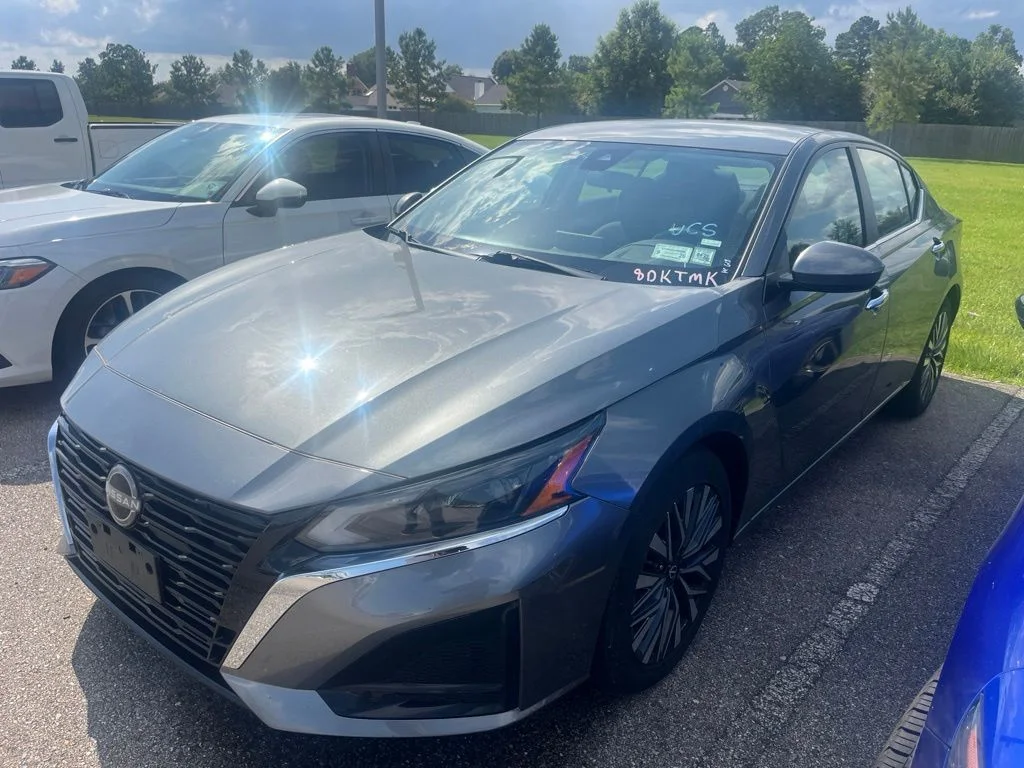 2023 Nissan Altima's photo