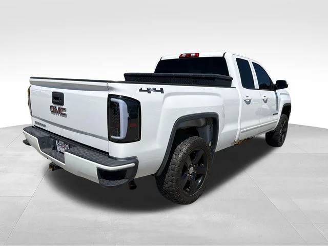 Used 2015 White GMC Base image 14
