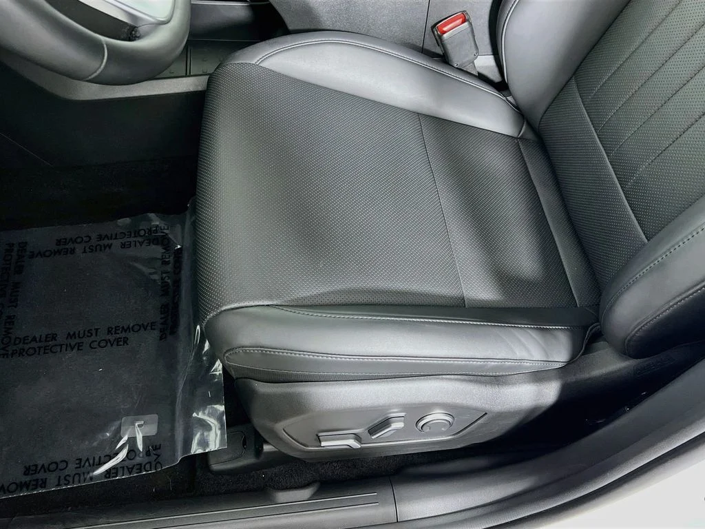 Used 2026 White Hyundai SEL image 18