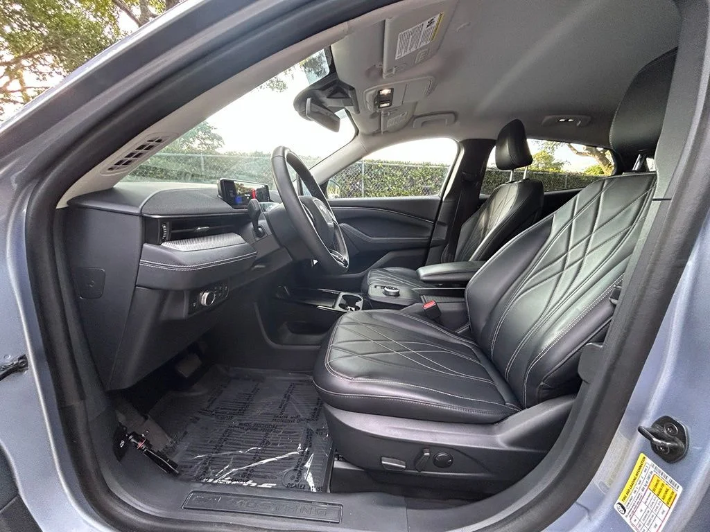 Used 2022 Ice Blue Ford Select image 9