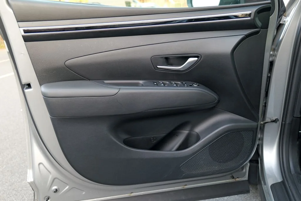 Used 2023 Shimmering Silver Hyundai SEL image 17