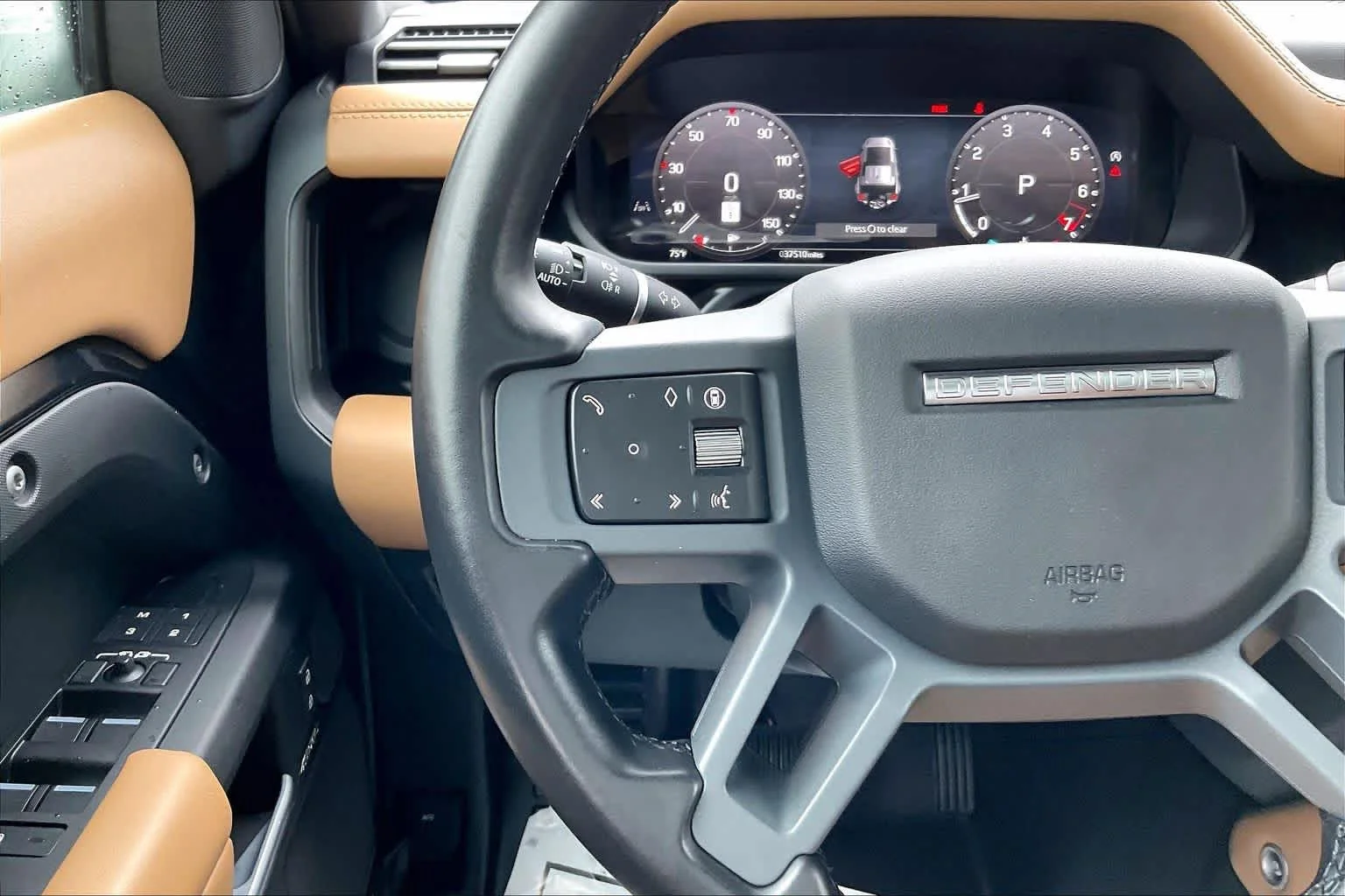 Used 2025  Land Rover X-Dynamic SE image 22