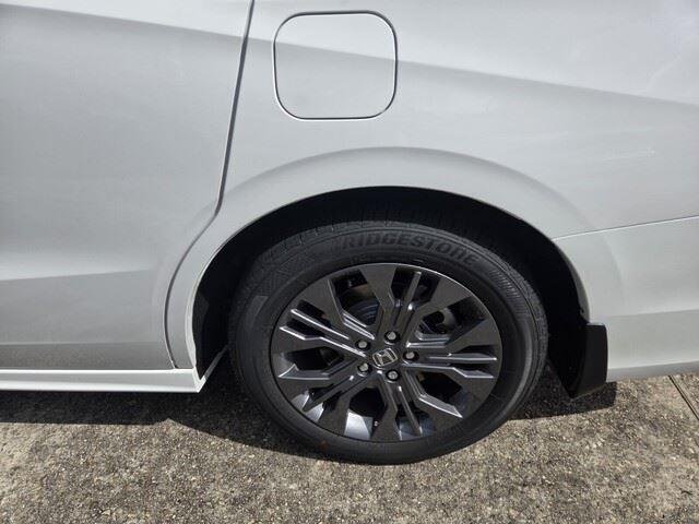 New 2026 Platinum White Pearl Honda Touring image 28