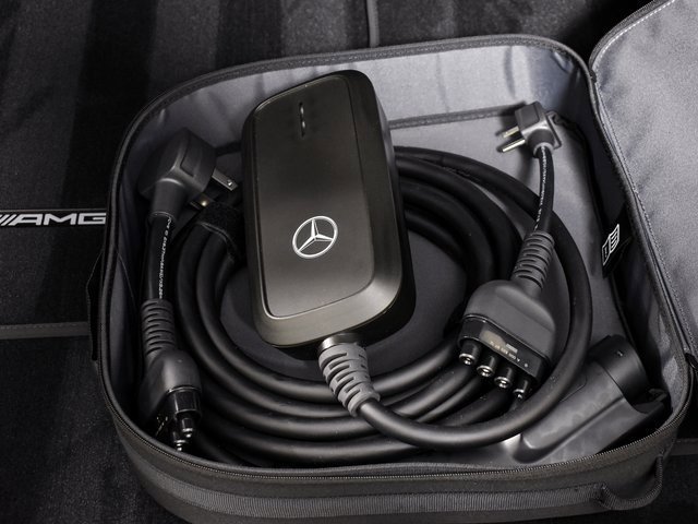 New 2026 MANUFAKTUR Silicon Grey Mercedes-Benz S 63 E AMG® image 113