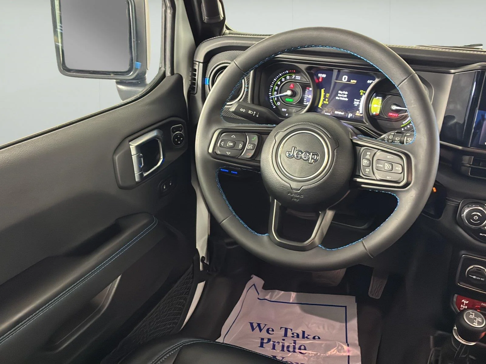 Used 2024 Bright White Clearcoat Jeep Rubicon X image 18