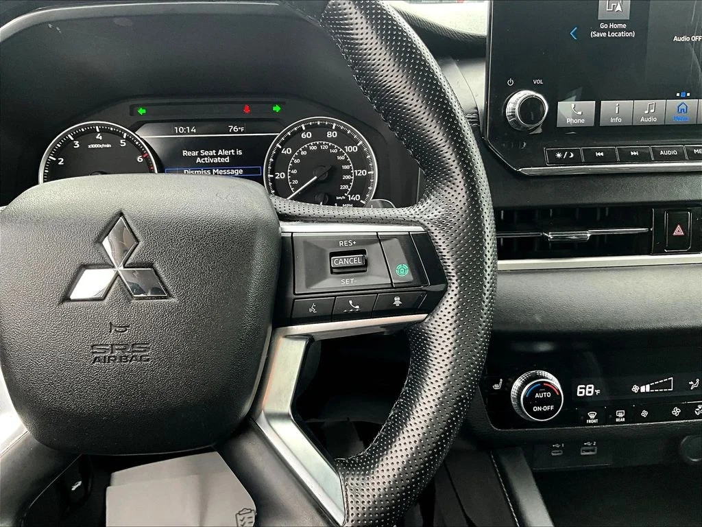 Used 2023  Mitsubishi SE image 12