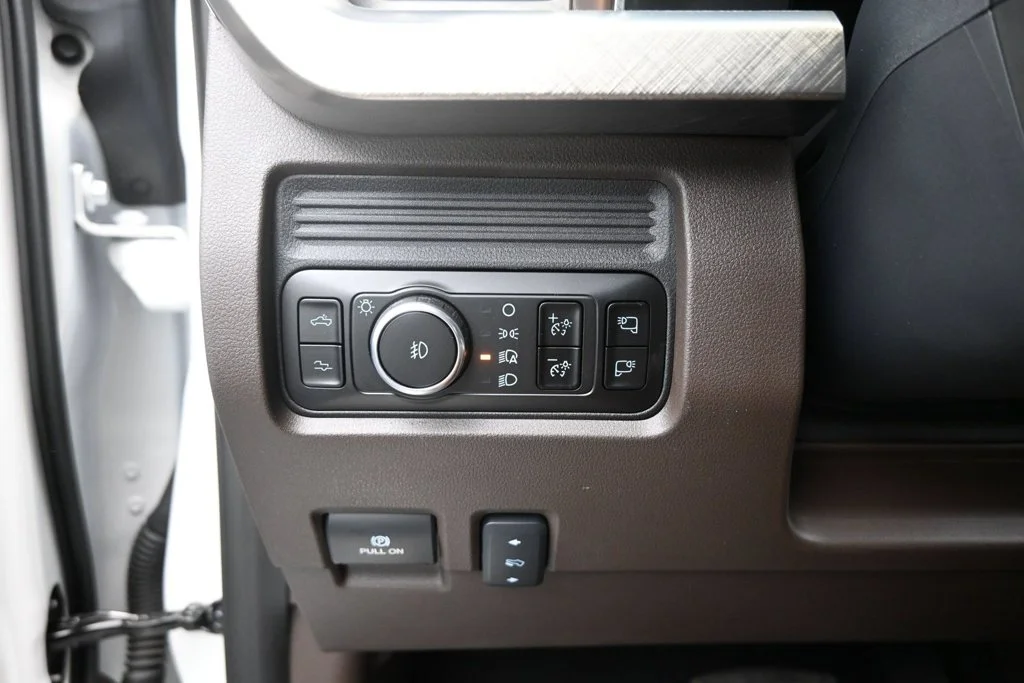 Used 2025 White Ford King Ranch image 15