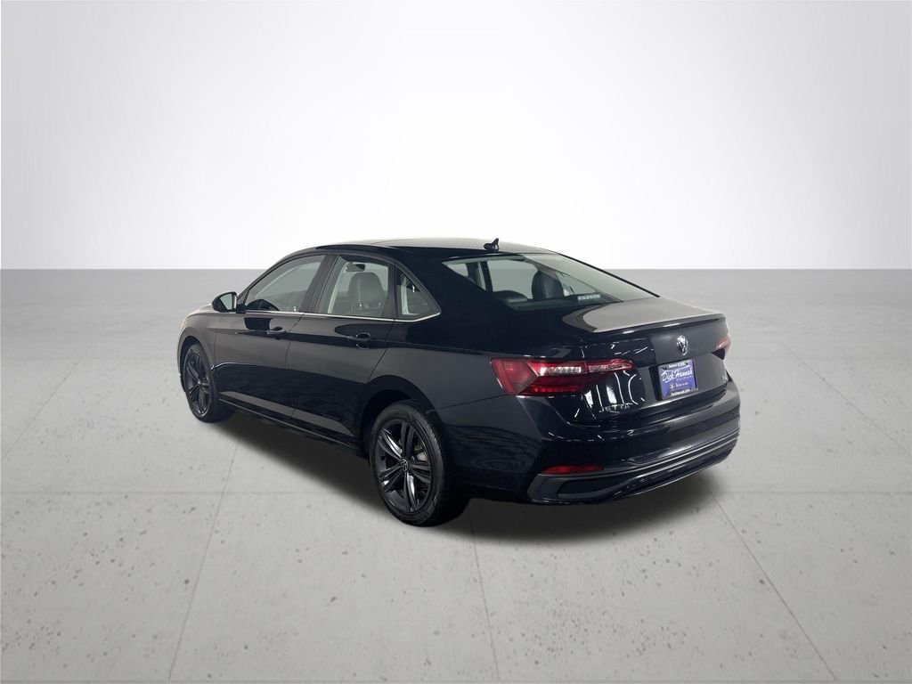 Certified Used 2022 Deep Black Pearl Volkswagen 1.5T SE image 10
