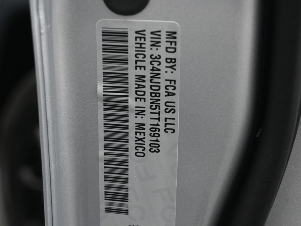 New 2026 Silver Zynith Metallic Clearcoat Jeep Latitude image 18
