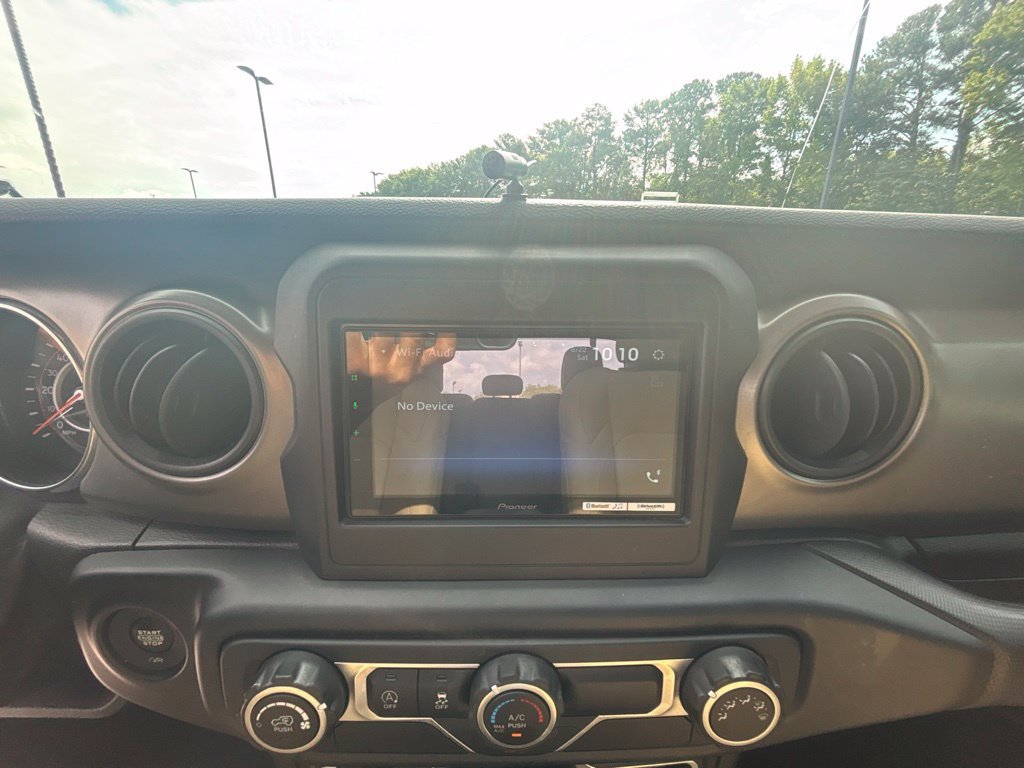 Used 2020 Red Jeep Sport image 14