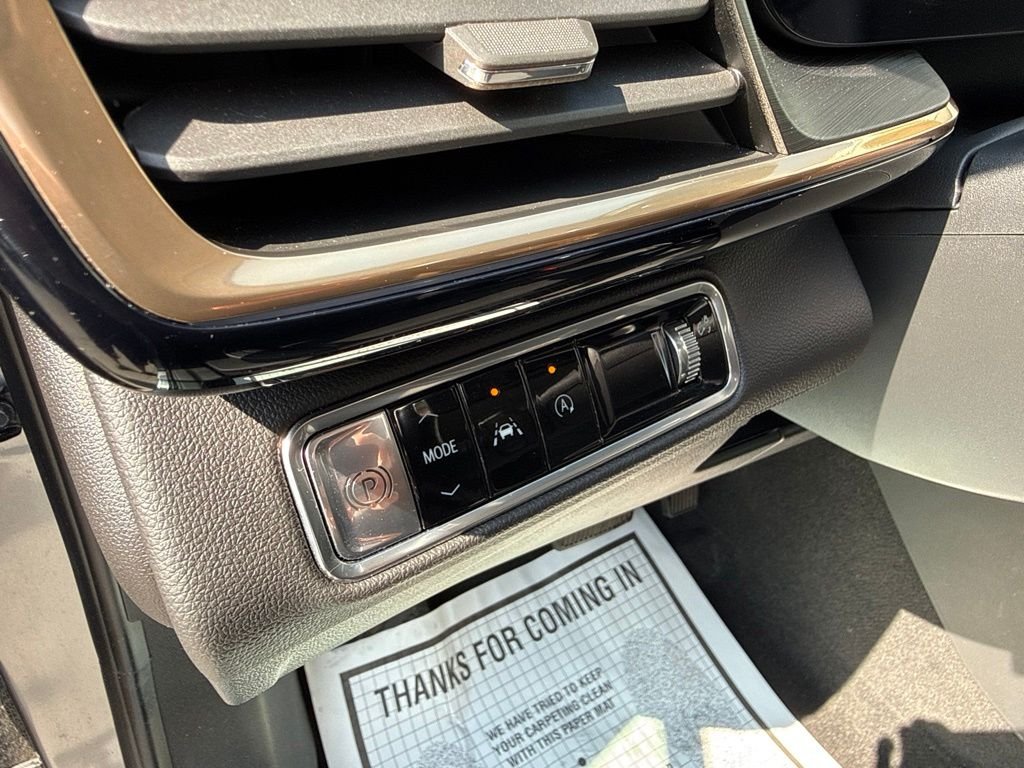 Used 2025 Gray Buick Avenir image 24