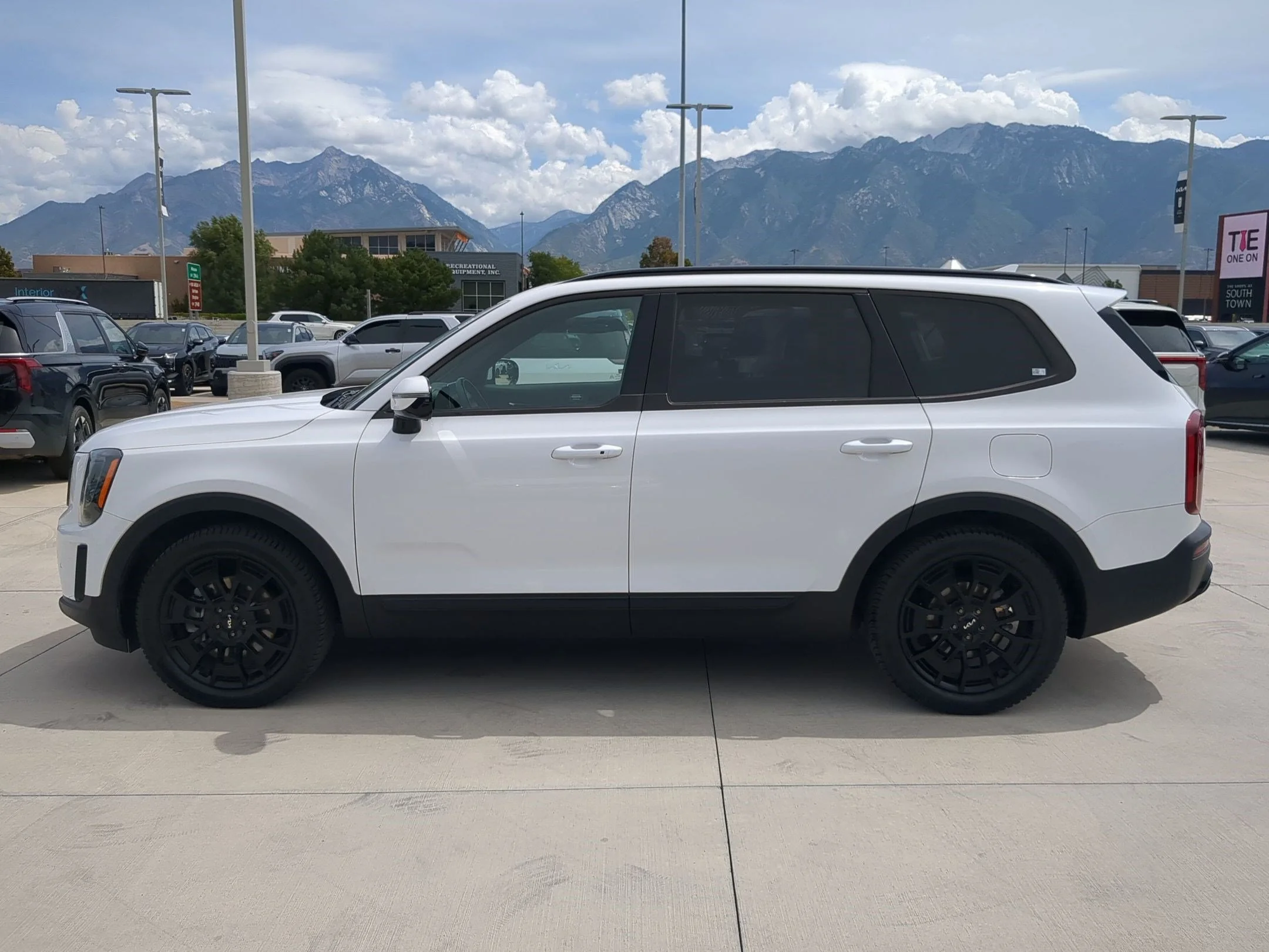 Used 2022 Glacial White Pearl Kia SX image 2