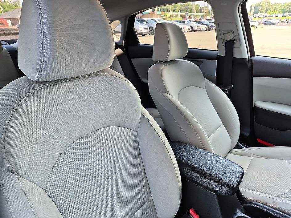 Used 2022 Black Kia LXS image 32