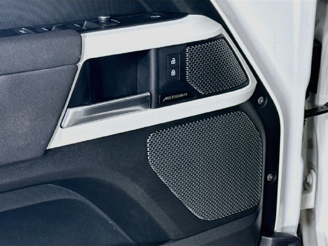 Used 2023 White Land Rover S image 21