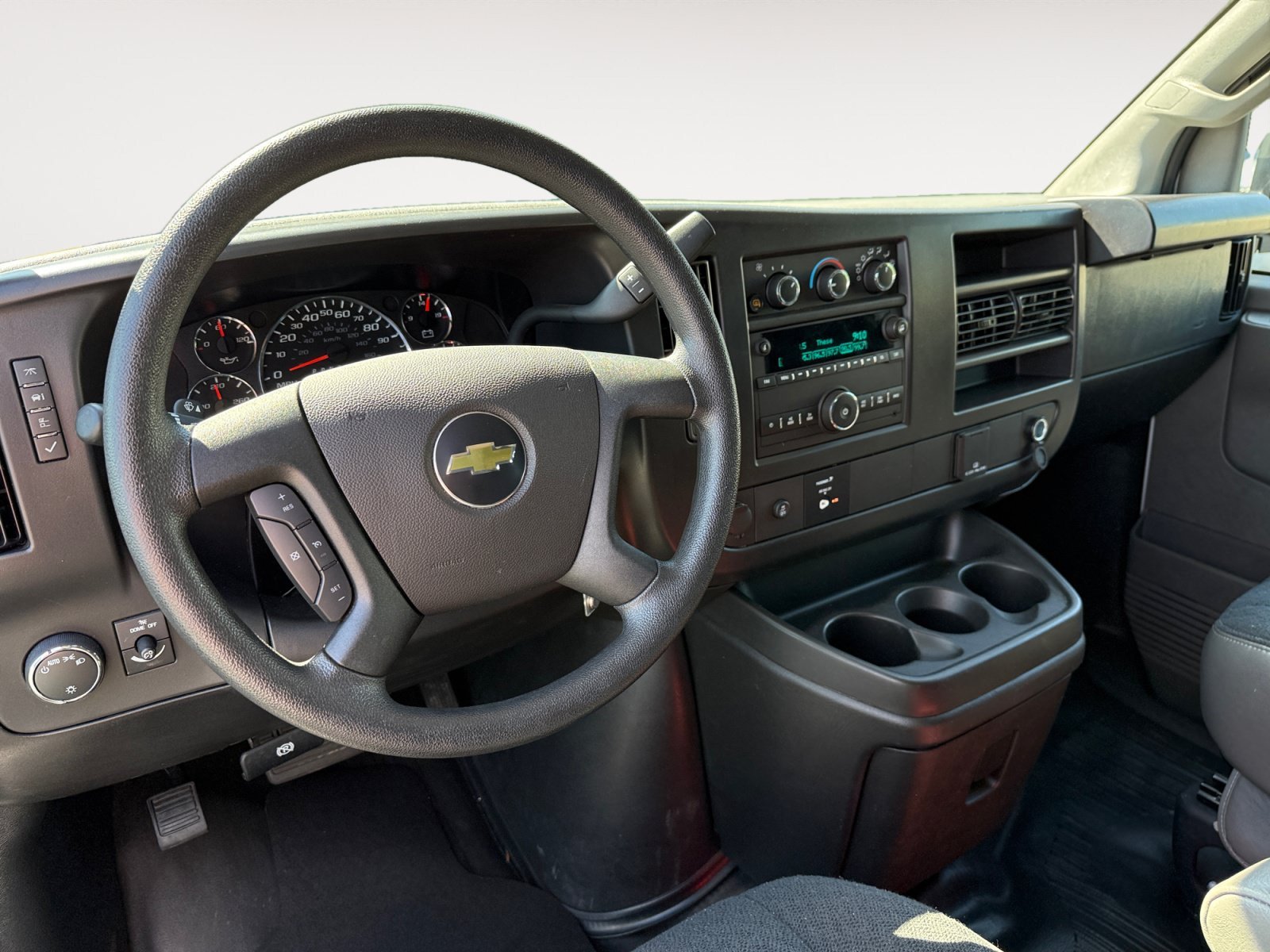 Used 2025 Summit White Chevrolet Work Van image 15