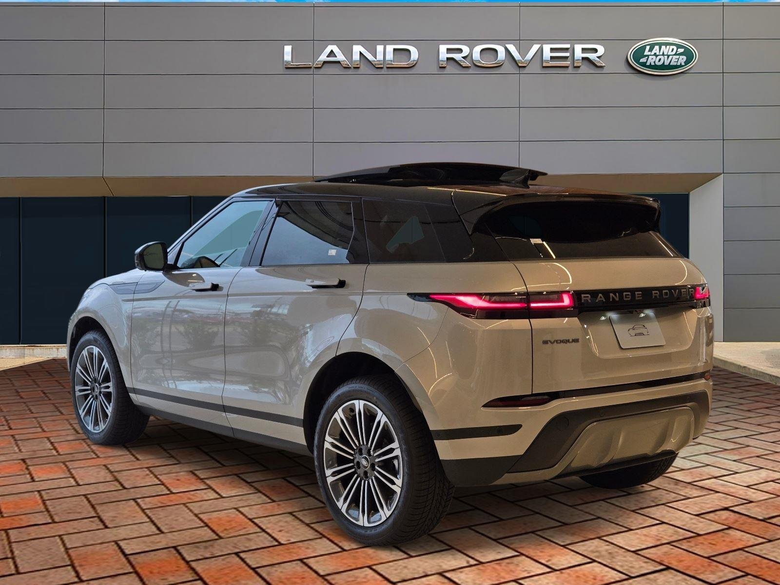 New 2026 Seoul Pearl Silver Land Rover Core S image 4