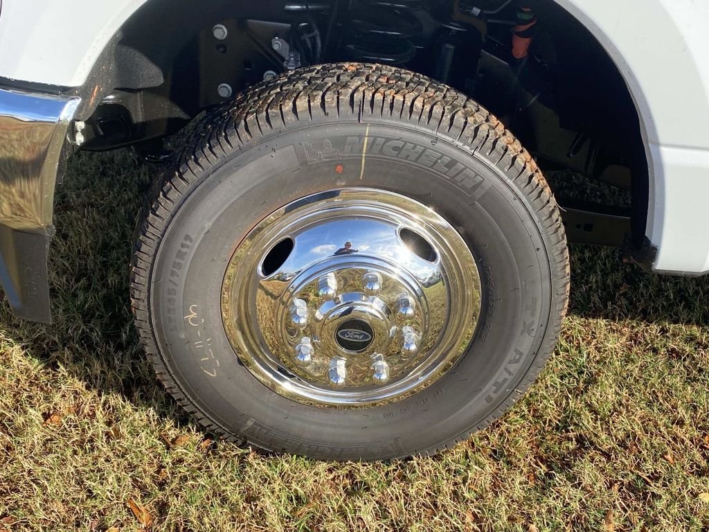 New 2026 Oxford White Ford F-350® XLT image 7