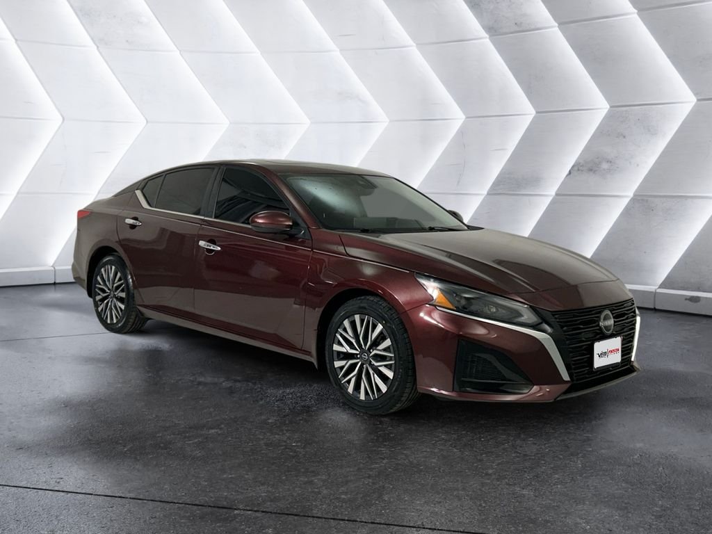 Used 2024 Red Nissan 2.5 SV image 1