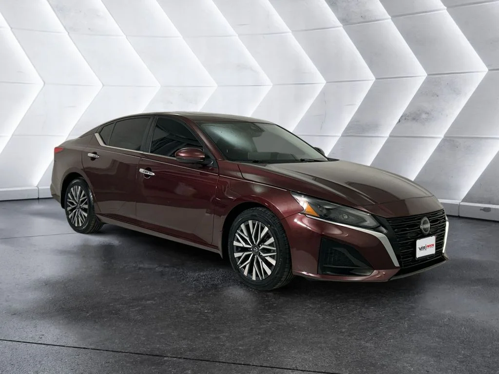 Used 2024 Red Nissan 2.5 SV image 1