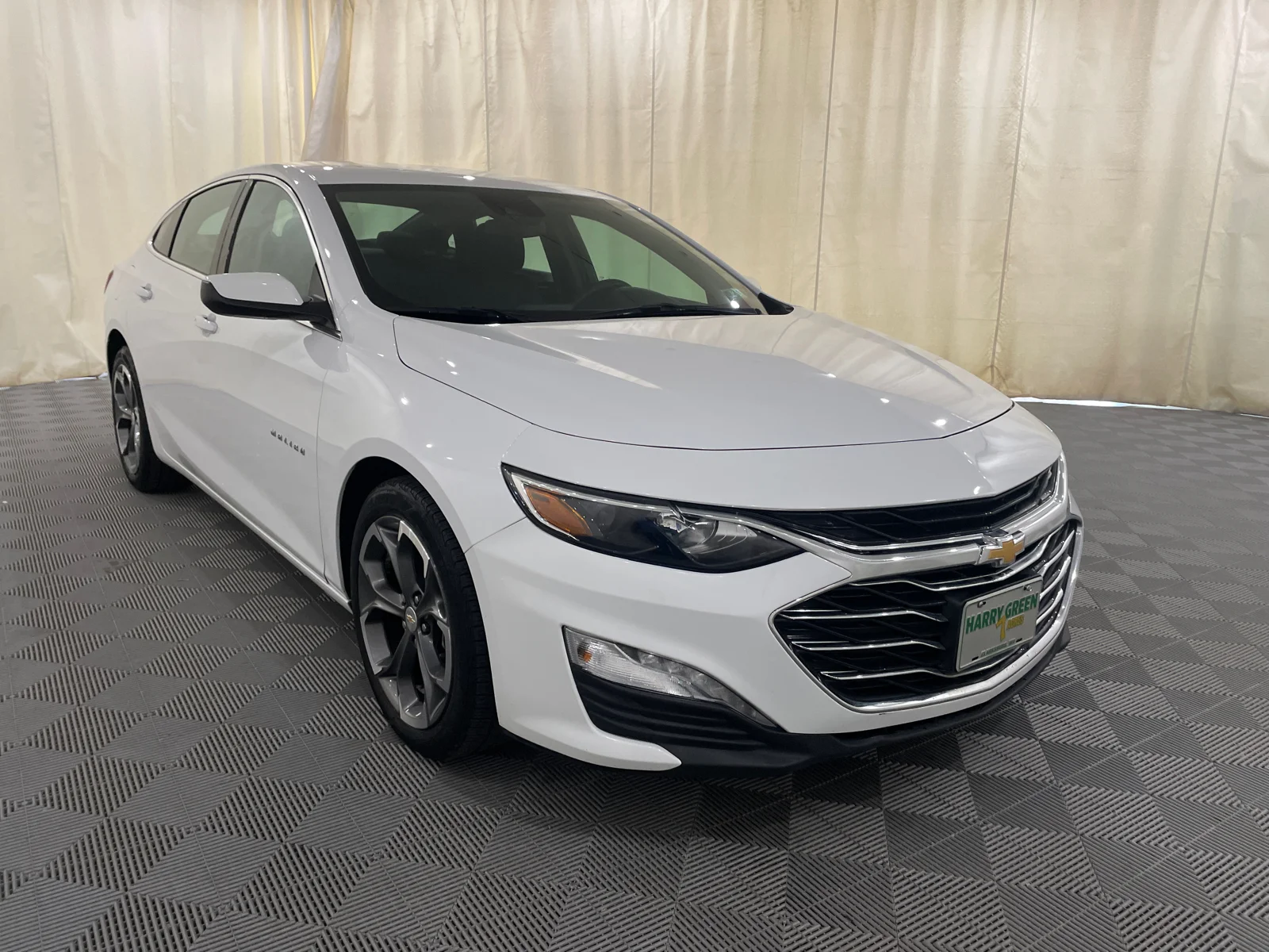 Used 2024 Summit White Chevrolet LT image 4