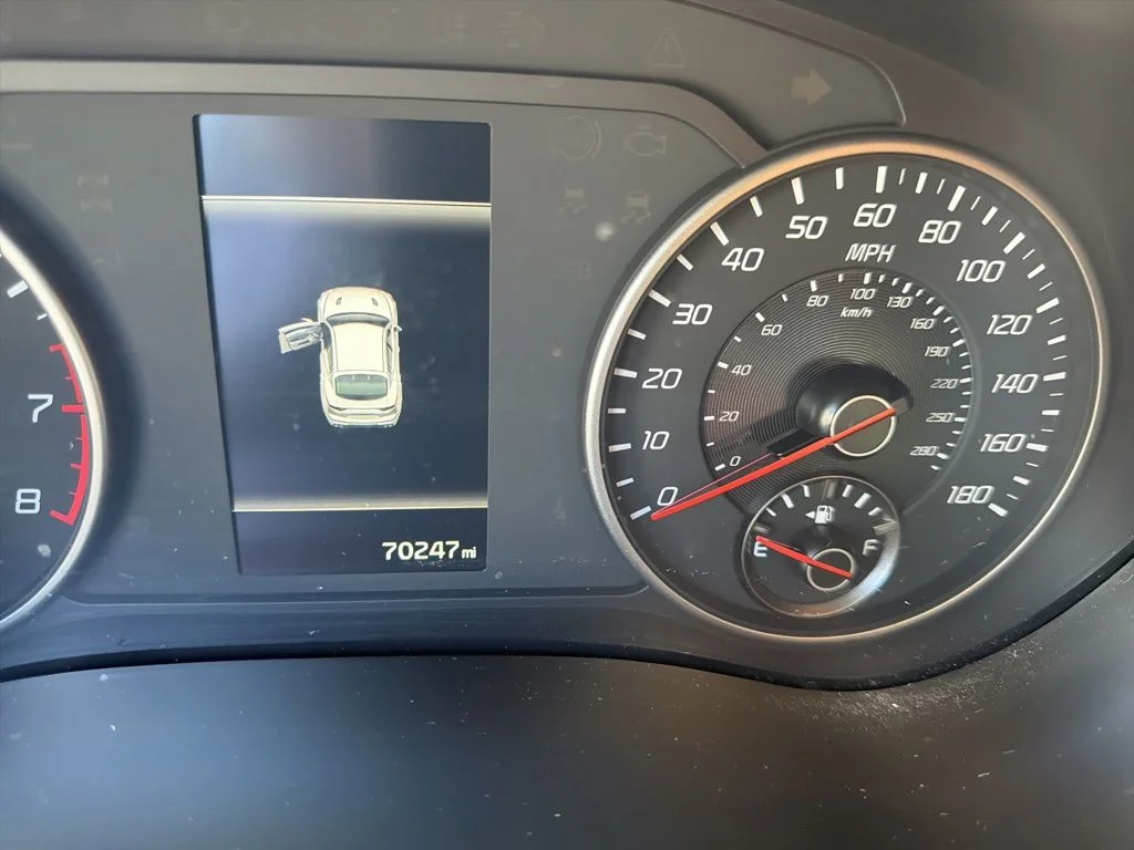 Used 2023 White Kia GT-Line image 9