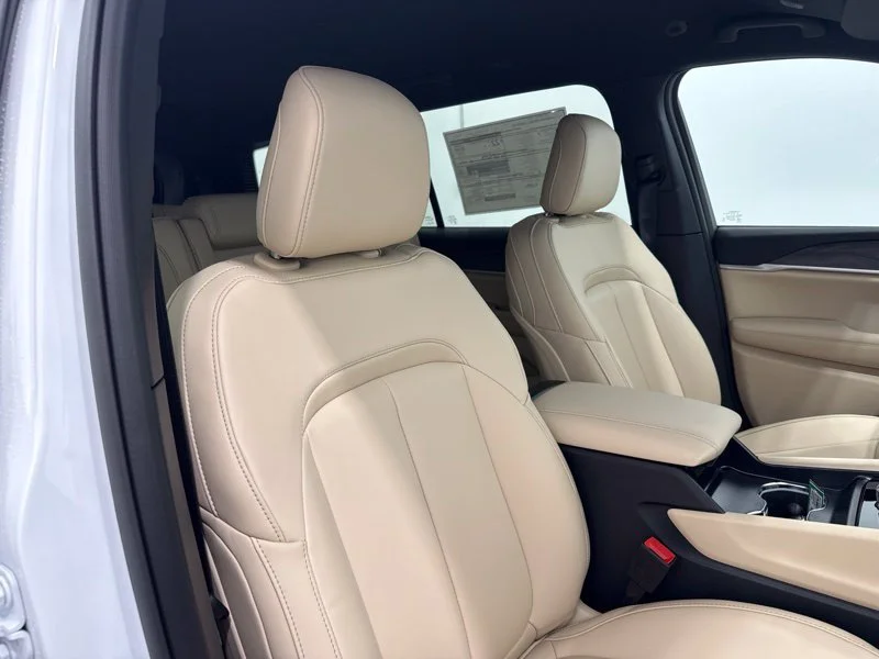 New 2027 Bright White Clear-Coat Paint Jeep Limited image 15