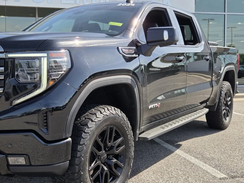 Used 2024 Onyx Black GMC 4WD CREW CAB 147" AT4 image 23