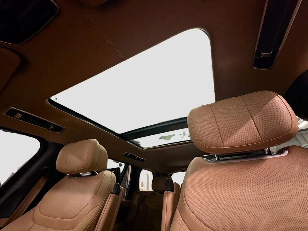 Certified Used 2025 British Racing Green SV Bespoke Ultra Met Gloss Land Rover Autobiography image 22