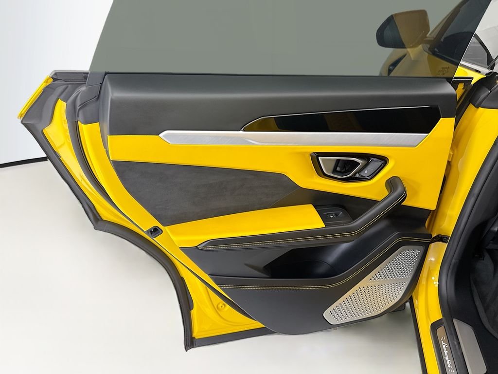 Used 2019 Black Lamborghini Base image 25