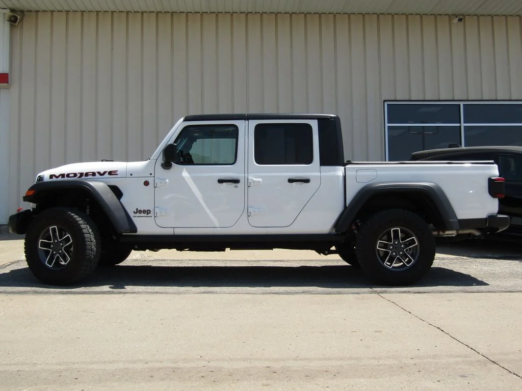 Used 2024 White Jeep Mojave image 11